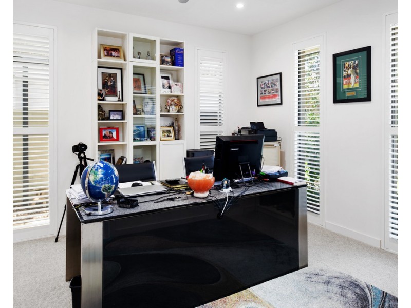 2504 Cressbrook Drive, Hope Island QLD 4212