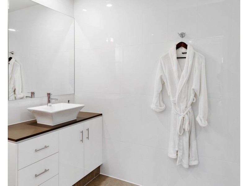 2504 Cressbrook Drive, Hope Island QLD 4212