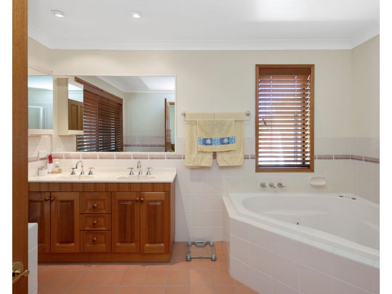 1639 Riverdale Drive, Hope Island QLD 4212