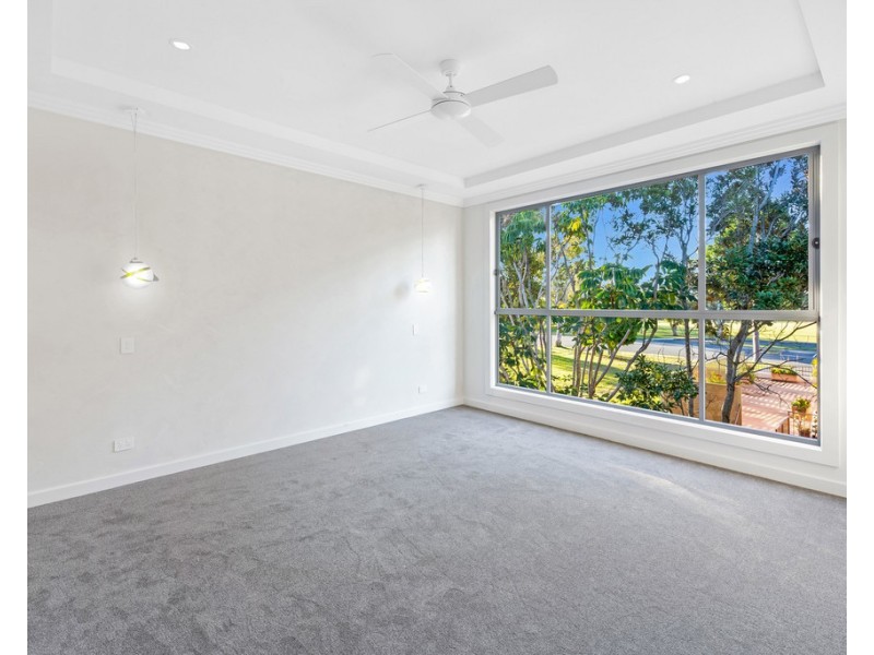 1/49 Milton Avenue, Paradise Point QLD 4216