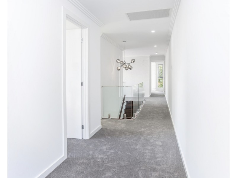 1/49 Milton Avenue, Paradise Point QLD 4216