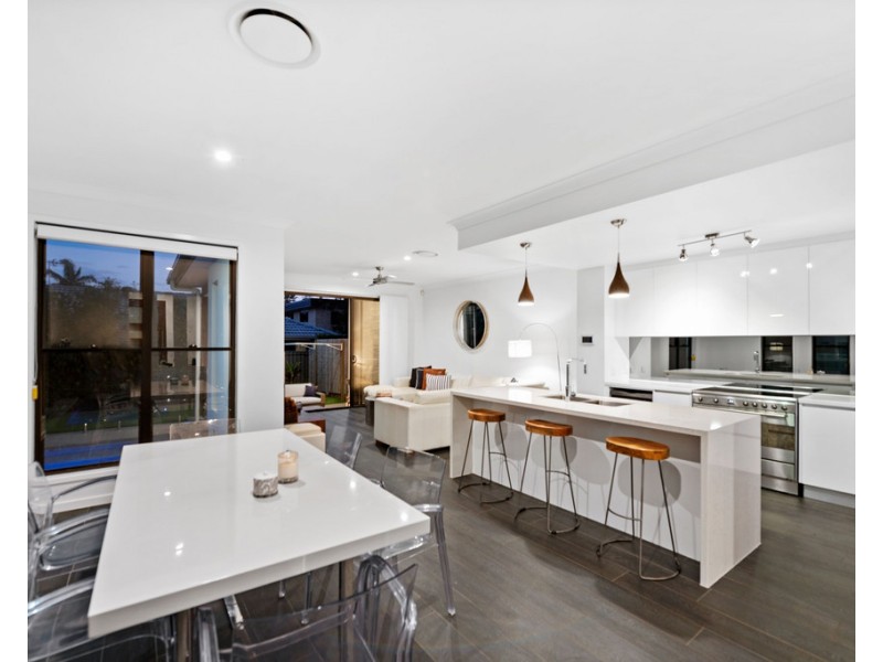 1/54 Milton Avenue, Paradise Point QLD 4216