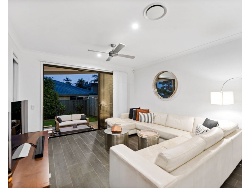 1/54 Milton Avenue, Paradise Point QLD 4216