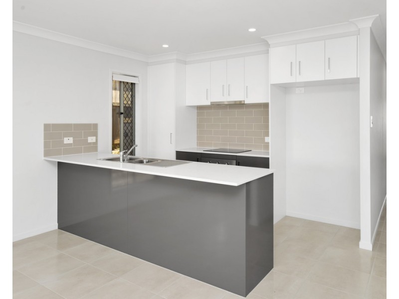 8 Kambu Close, Karalee QLD 4306