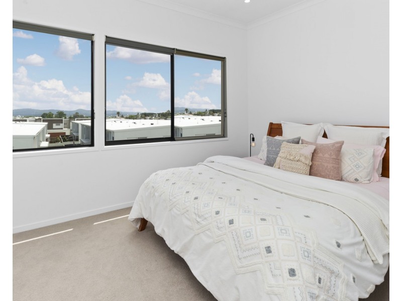 47 Park Cove Boulevard, Hope Island QLD 4212