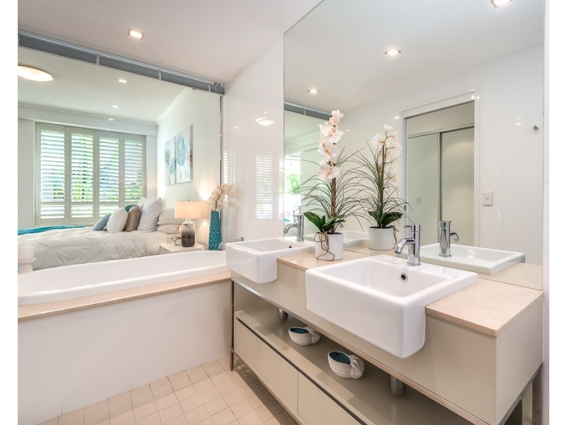 1717/1 Rialto Quay Drive, Hope Island QLD 4212