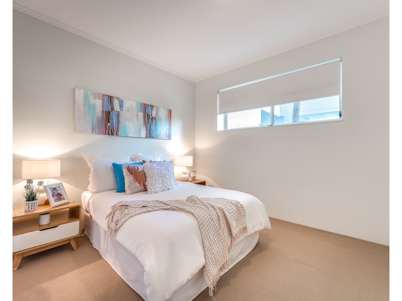 1717/1 Rialto Quay Drive, Hope Island QLD 4212