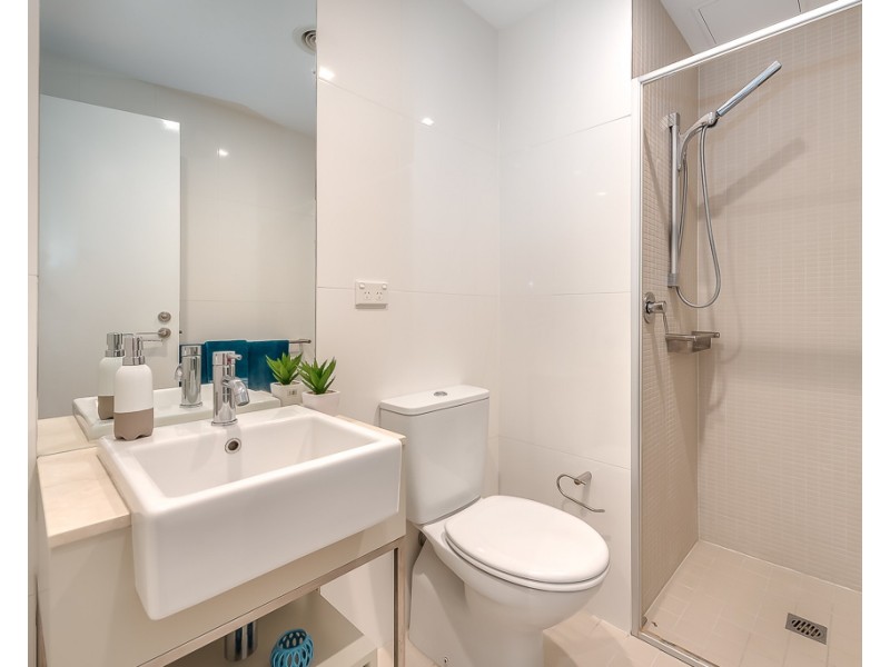 1717/1 Rialto Quay Drive, Hope Island QLD 4212