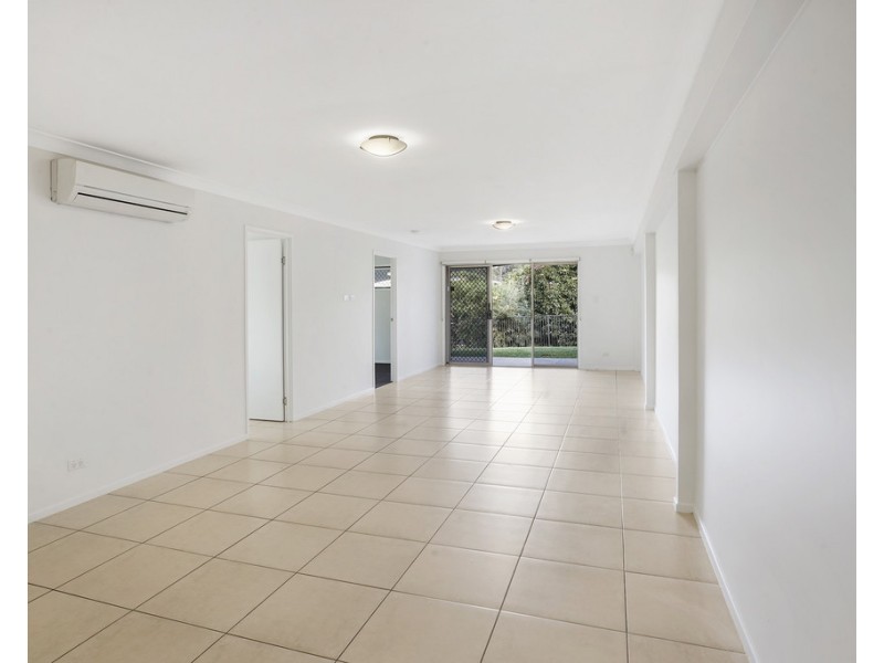 1/1 Lawley Crescent, Pacific Pines QLD 4211