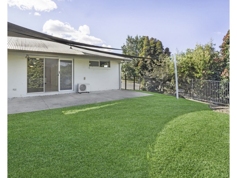 1/1 Lawley Crescent, Pacific Pines QLD 4211