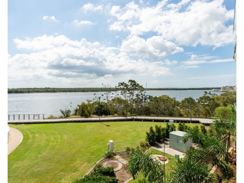 1/2 Havana Way Sovereign Shores ‘Marquis’, Paradise Point QLD 4216
