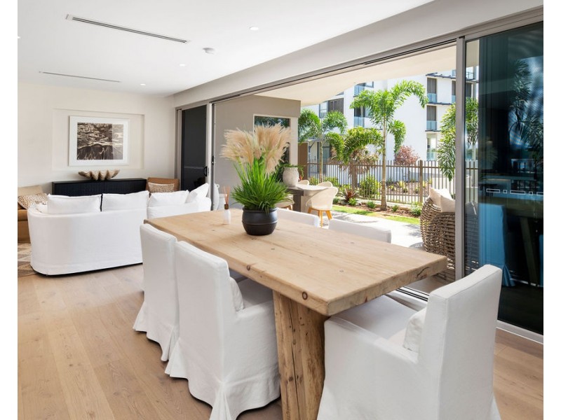 1/2 Havana Way Sovereign Shores ‘Marquis’, Paradise Point QLD 4216