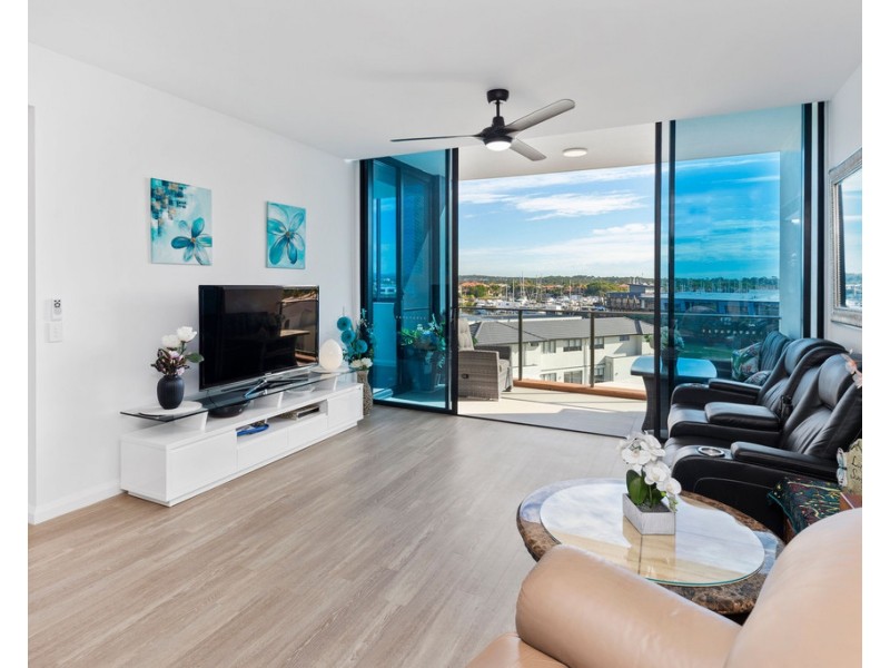 5233 Harbourview Drive, Hope Island QLD 4212