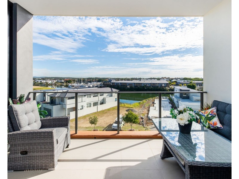 5233 Harbourview Drive, Hope Island QLD 4212