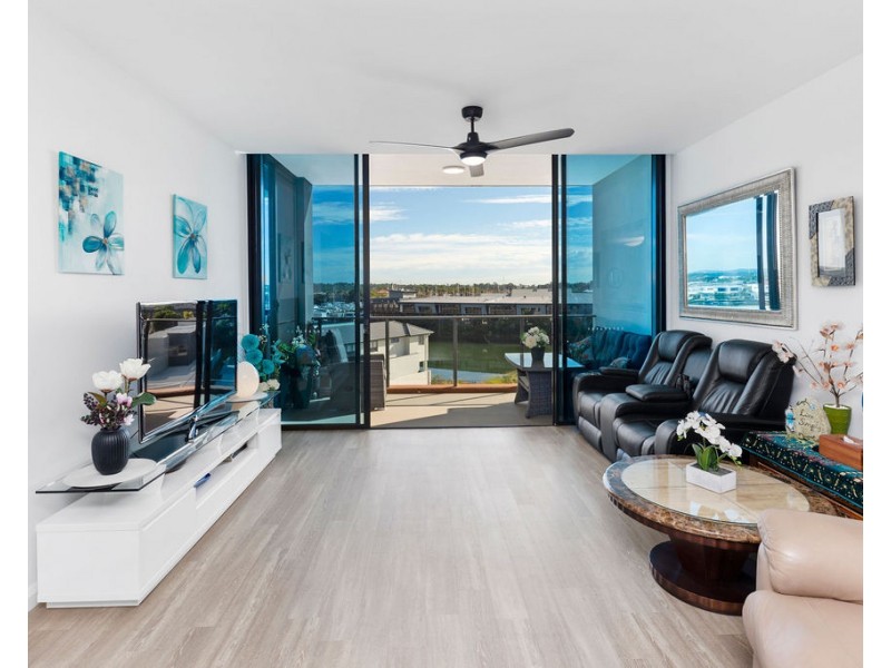 5233 Harbourview Drive, Hope Island QLD 4212