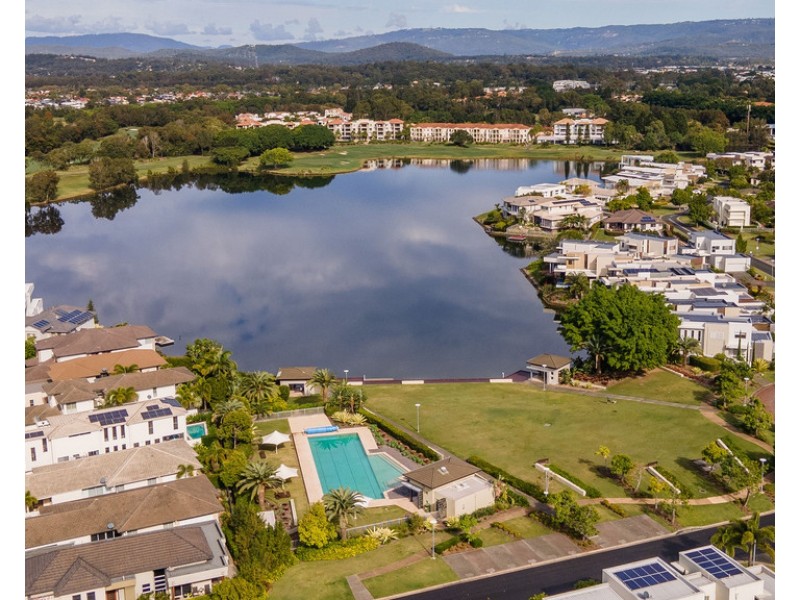 5233 Harbourview Drive, Hope Island QLD 4212