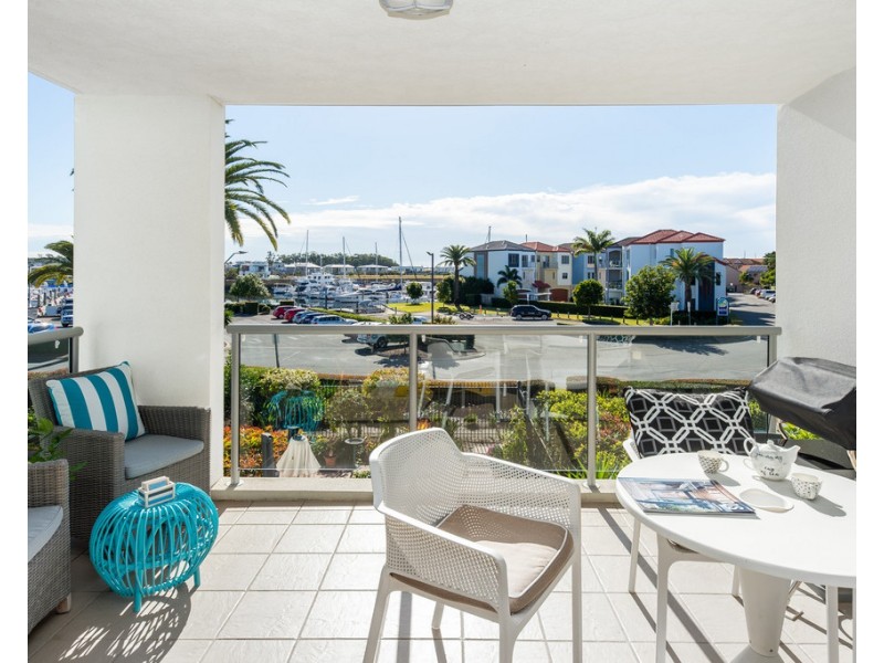 424/64 Sickle Avenue, Hope Island QLD 4212