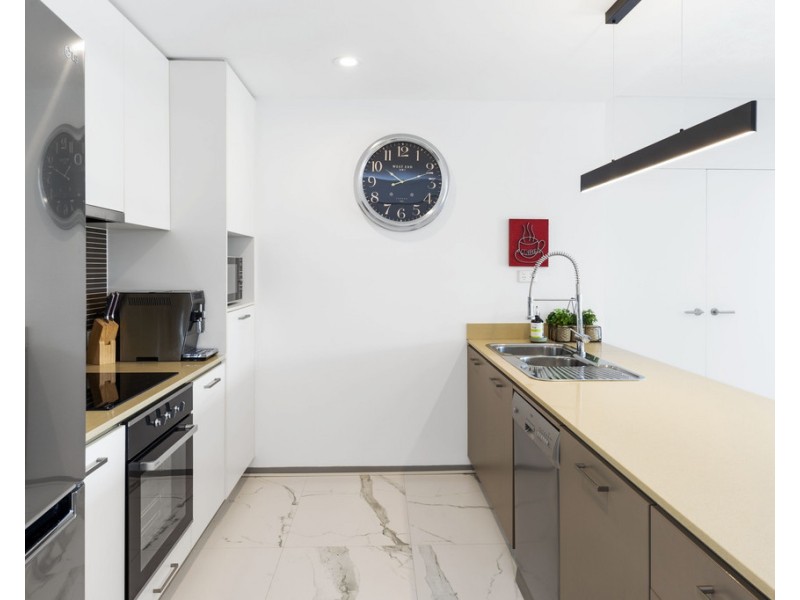 424/64 Sickle Avenue, Hope Island QLD 4212