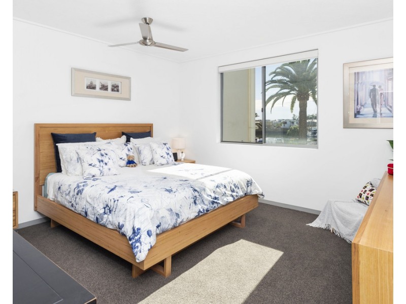 424/64 Sickle Avenue, Hope Island QLD 4212