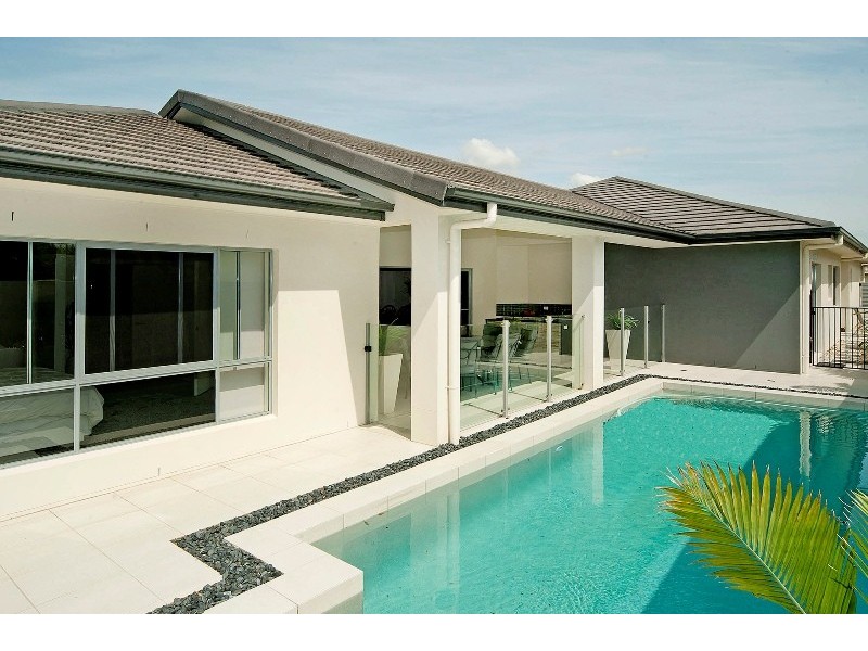 9125 Peter Senior Drive, Hope Island QLD 4212