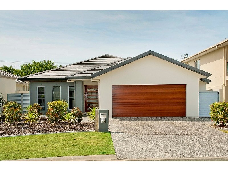 9125 Peter Senior Drive, Hope Island QLD 4212