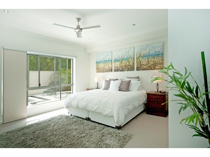 9125 Peter Senior Drive, Hope Island QLD 4212