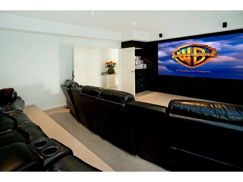 9125 Peter Senior Drive, Hope Island QLD 4212