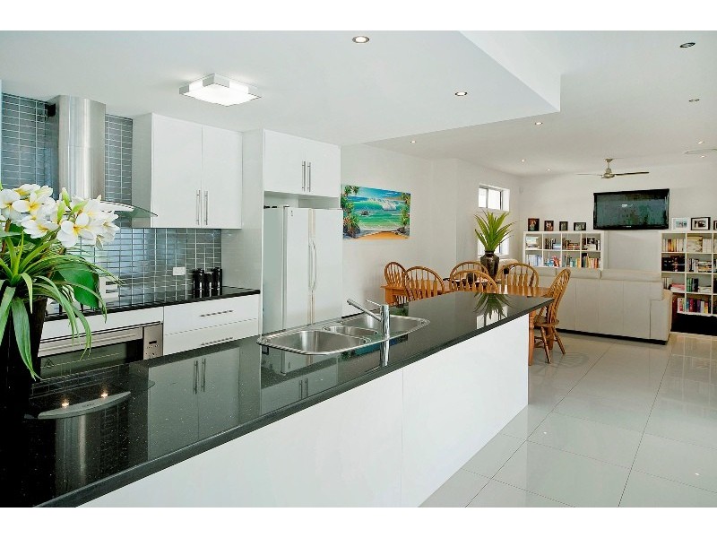 9125 Peter Senior Drive, Hope Island QLD 4212