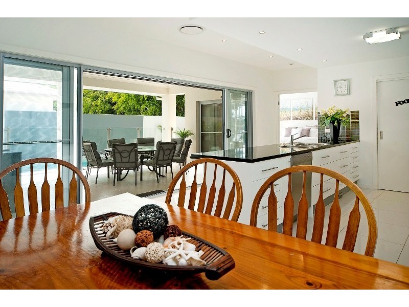 9125 Peter Senior Drive, Hope Island QLD 4212