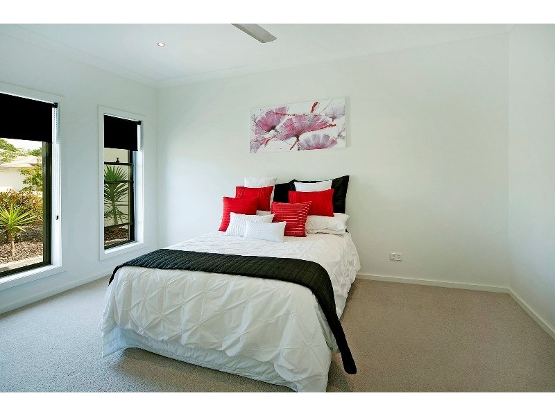 9125 Peter Senior Drive, Hope Island QLD 4212