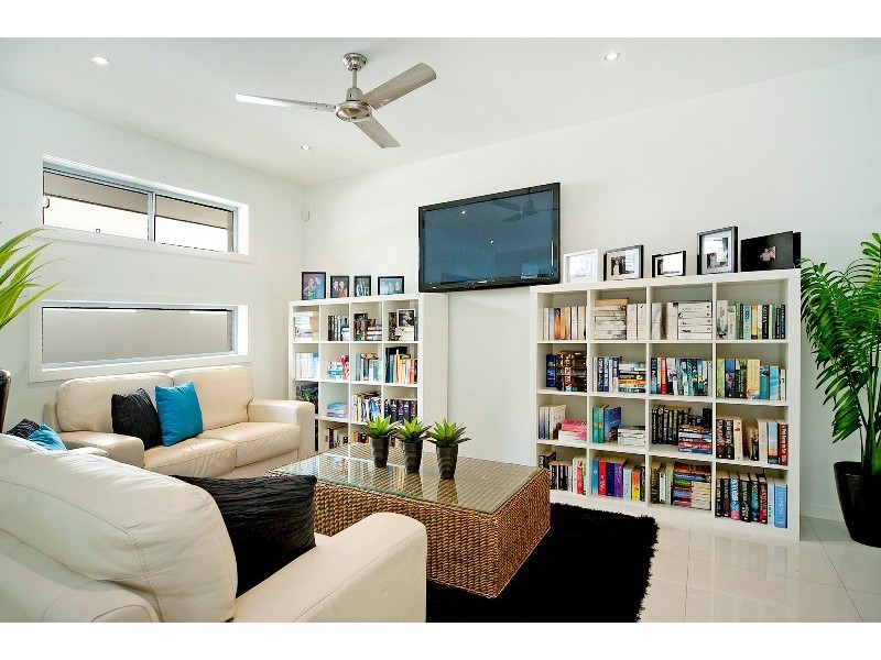 9125 Peter Senior Drive, Hope Island QLD 4212