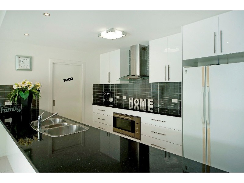 9125 Peter Senior Drive, Hope Island QLD 4212