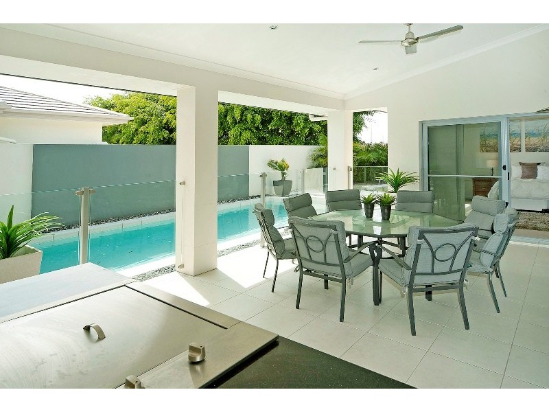 9125 Peter Senior Drive, Hope Island QLD 4212