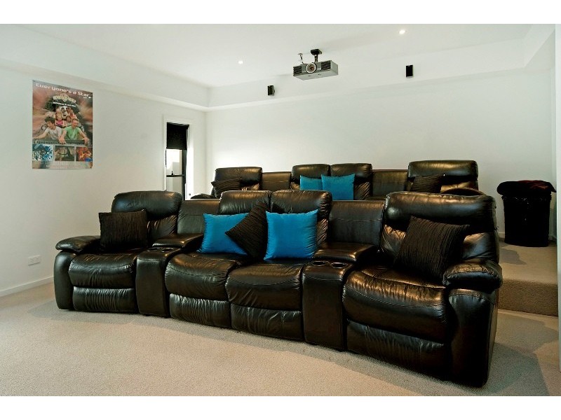 9125 Peter Senior Drive, Hope Island QLD 4212