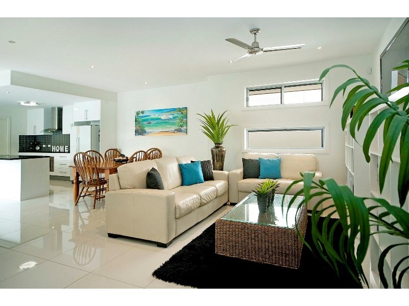 9125 Peter Senior Drive, Hope Island QLD 4212