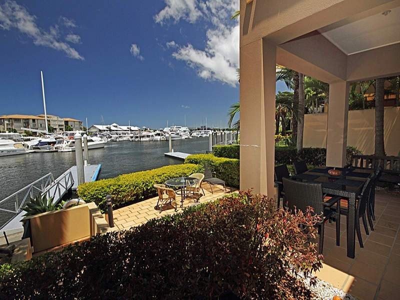 1522 Riverdale Drive, Hope Island QLD 4212