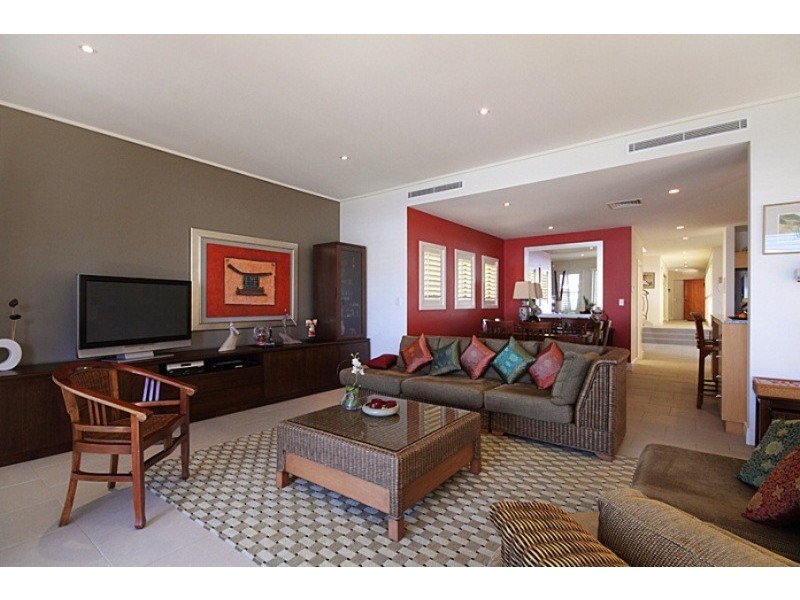 1522 Riverdale Drive, Hope Island QLD 4212