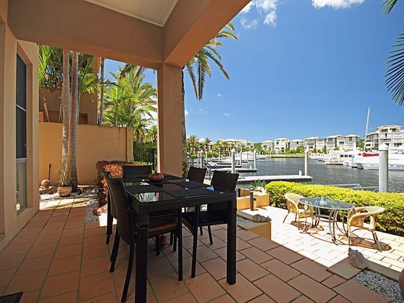 1522 Riverdale Drive, Hope Island QLD 4212