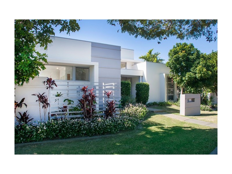 2819 Gracemere Drive, Hope Island QLD 4212