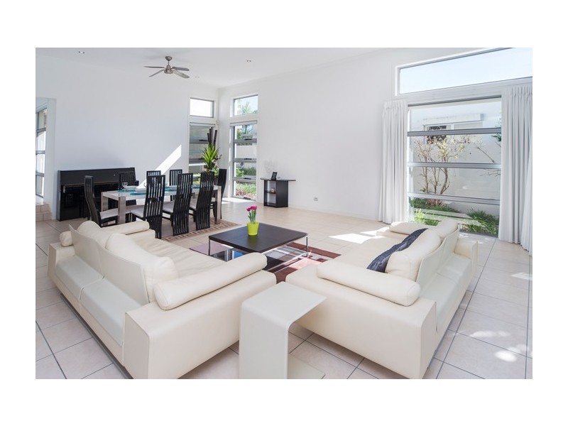 2819 Gracemere Drive, Hope Island QLD 4212