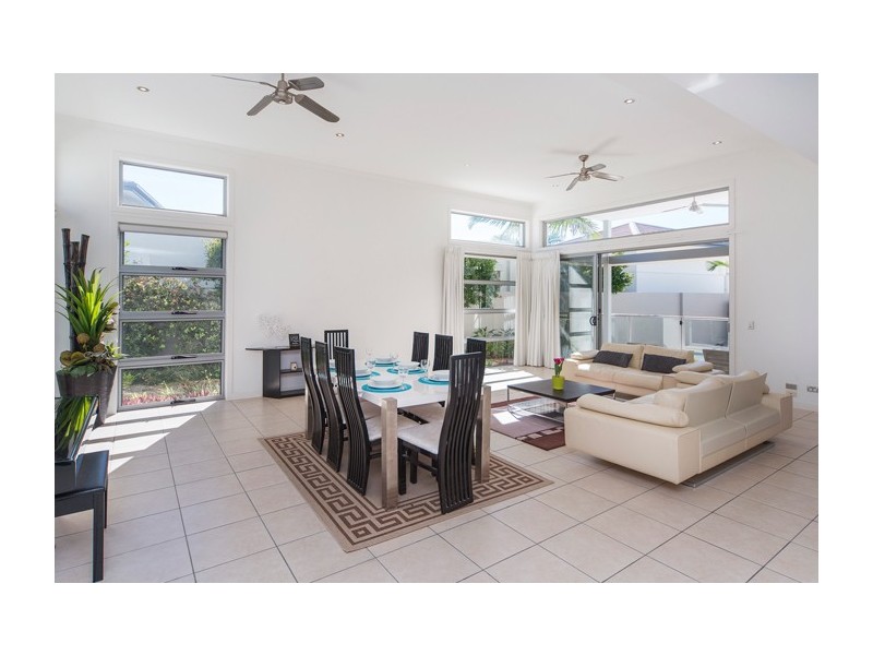 2819 Gracemere Drive, Hope Island QLD 4212