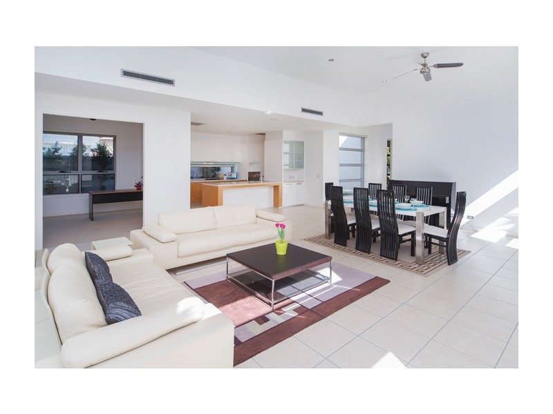 2819 Gracemere Drive, Hope Island QLD 4212