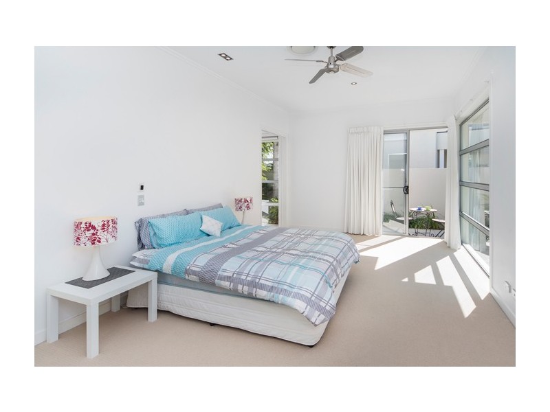 2819 Gracemere Drive, Hope Island QLD 4212