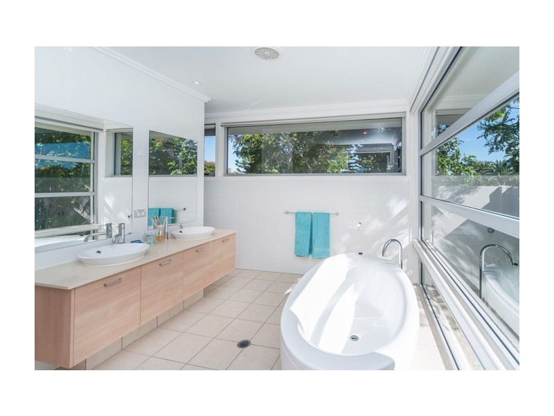 2819 Gracemere Drive, Hope Island QLD 4212