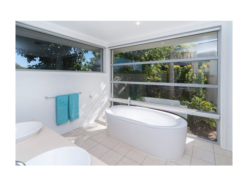 2819 Gracemere Drive, Hope Island QLD 4212