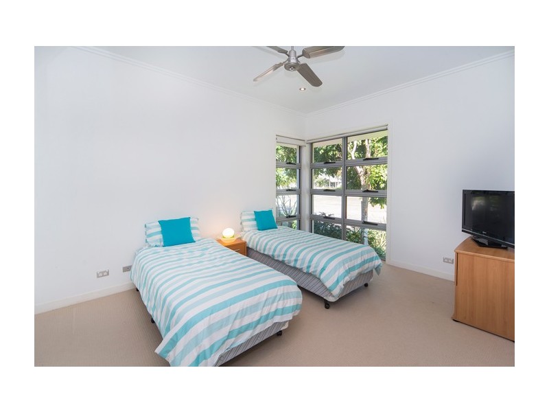 2819 Gracemere Drive, Hope Island QLD 4212