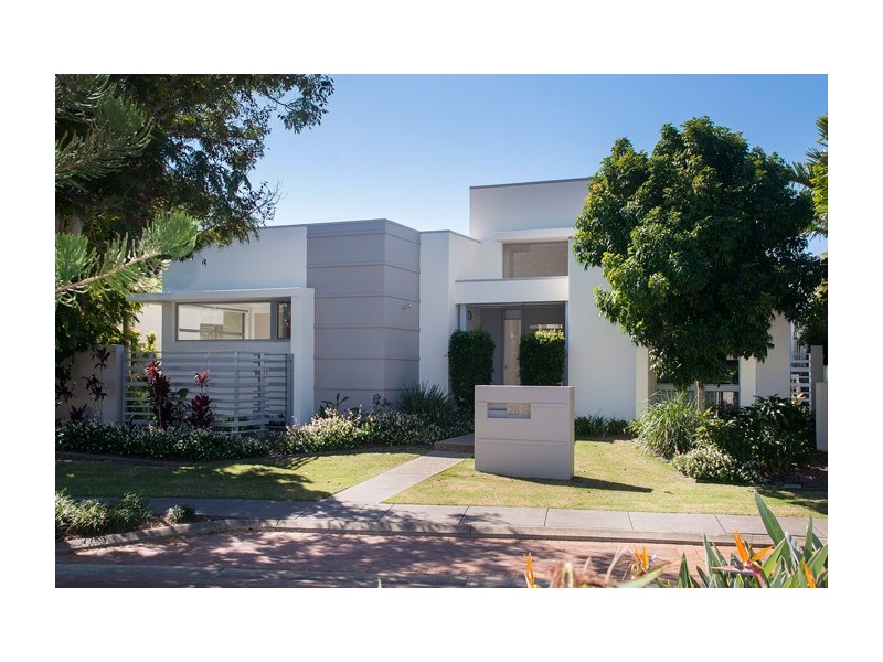 2819 Gracemere Drive, Hope Island QLD 4212