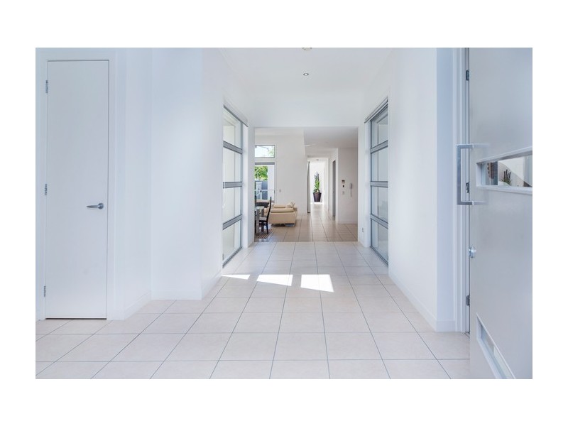 2819 Gracemere Drive, Hope Island QLD 4212