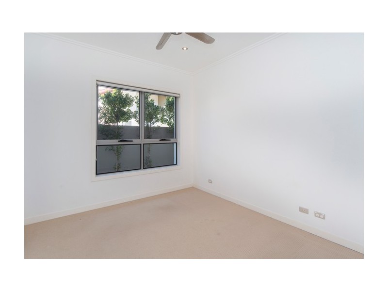 2819 Gracemere Drive, Hope Island QLD 4212