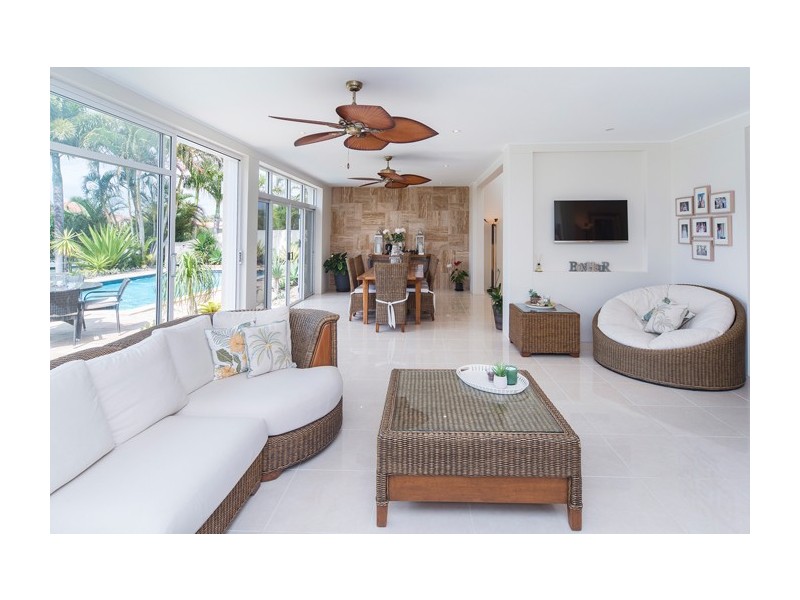 1108 Beechwood Drive, Hope Island QLD 4212
